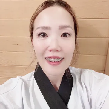 Ms. Lindsey Ahn